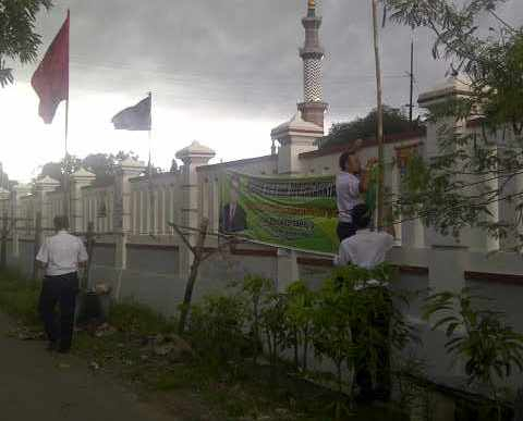 Alat Peraga Kampanye Malah Ganggu Masinis