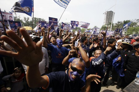 Kampanye Partai Politik dan Pesepak Bola