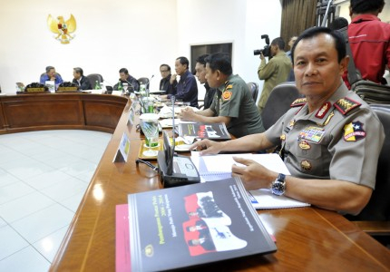 Penanganannya Lama, Polisi Bersikeras Takkan Serahkan Korupsi TNKB Ke KPK