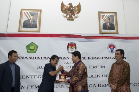 Laporkan Kampanye Hitam SARA ke Sini
