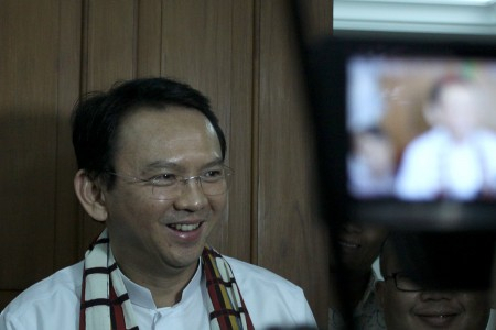 Ahok Cium Bau 