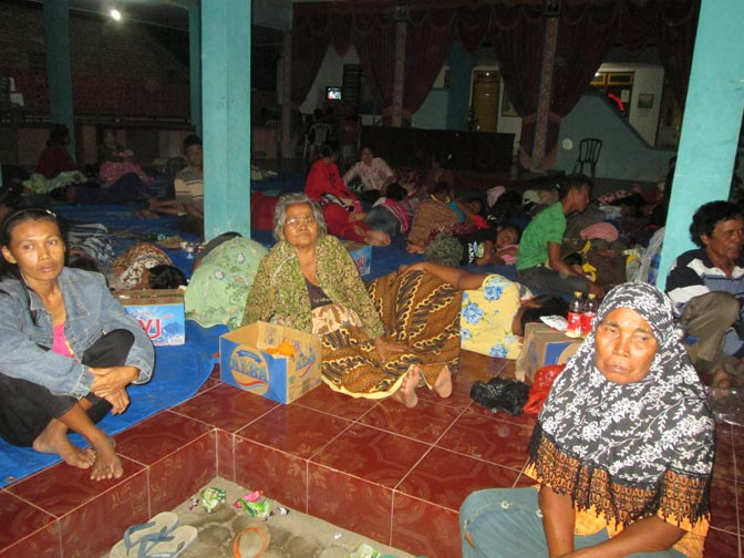 Takut Tsunami Kiriman dari Cile, Ribuan Warga Banyuwangi Mengungsi