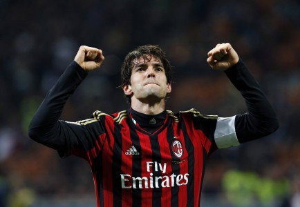 Kaka Isyaratkan Bertahan di Milan