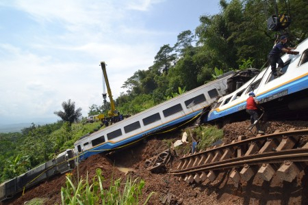 Perbaikan Jalur Selatan KA Butuh Enam Bulan