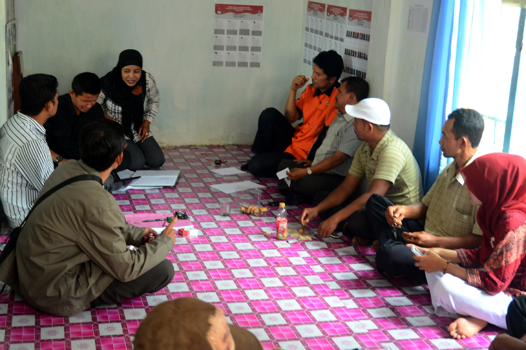 Petugas KPPS di Bondowoso Coblos PKB di Surat Suara Warga