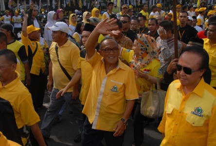 Survei Litbang Kompas dan LSI, Golkar Melesat