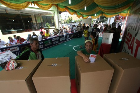 Di Kupang, Bilik Suara Dibuat Dari Kardus