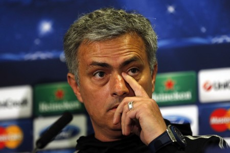 Masuk Lapangan Mourinho Kena Denda