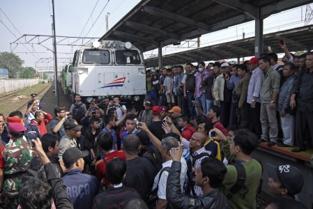 Penumpang Commuter Line di Stasiun Bekasi Ajukan Tuntutan