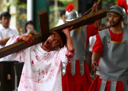 Misa Paskah di Larantuka Dihiasi Tradisi Semana Santa