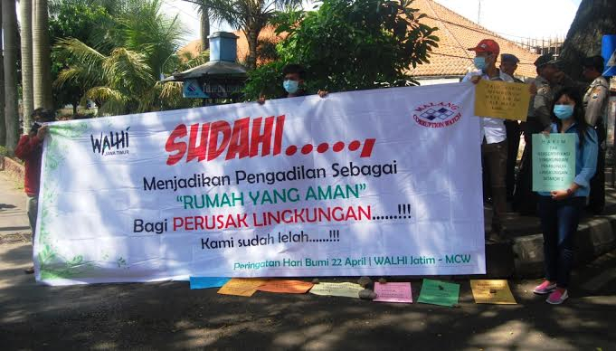 Hari Bumi, Walhi Malang Protes Hakim Tak Bersertifikat Lingkungan