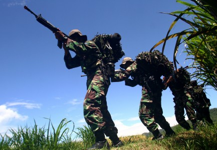 Pos TNI Gurage Ditembaki, 2 TNI Tertembak