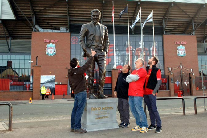 Patung David Moyes Didirikan di Luar Anfield