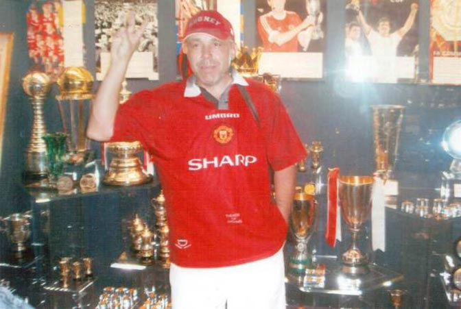 Pria Ini Sukses Ganti Nama Jadi Manchester United