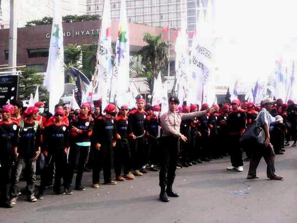 Banjir Mobil Sound System Buruh Tahun Ini