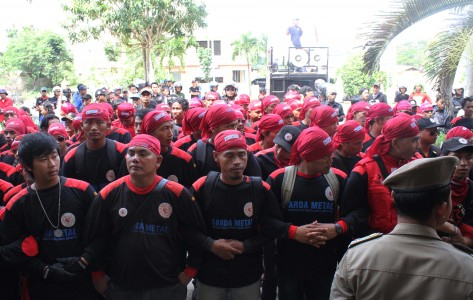 Kawat Berduri Sambut Buruh di Istana Merdeka
