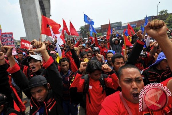 Terima Kasih Buruh untuk 8 Jam Kerja