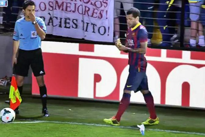 Aksi Lempar Pisang Pendukung Villareal Berujung Denda
