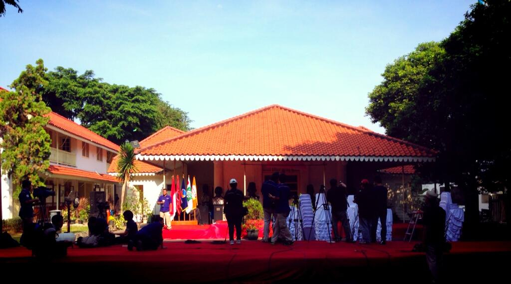 Jokowi-JK Akan Dikukuhkan di Lapangan Terbuka Gedung Joang