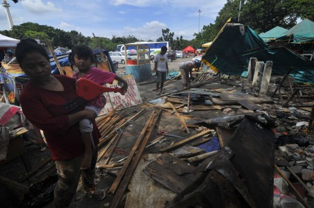 Pedagang Jakarta Boleh Berjualan di Trotoar dan Taman