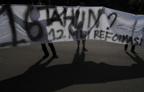 16 Tahun Reformasi, Orde Baru Belum Terjungkal