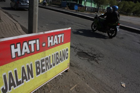 Berdalih Minim Anggaran, Pemerintah Lampung Tak Mau Perbaiki Jalan
