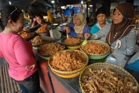Masyarakat Balikpapan Tinggalkan Pasar Tradisional