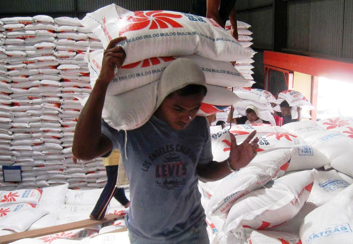 Kota Lhokseumawe 'Banjir' 6 Ribu Ton Beras Asal Surabaya