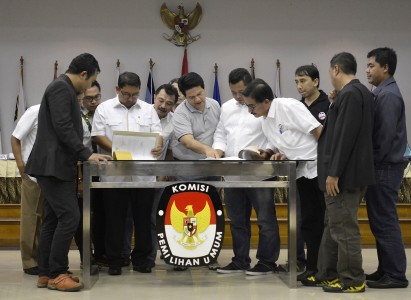 Prabowo-Hatta Lengkapi Berkas Pencapresan