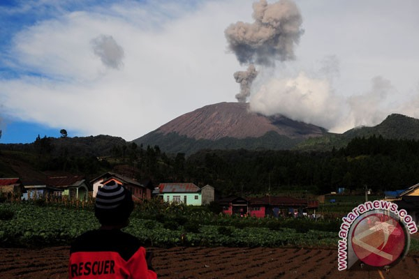 AirTercampur Abu Vulkanik, Warga Bima Butuh Air Kemasan