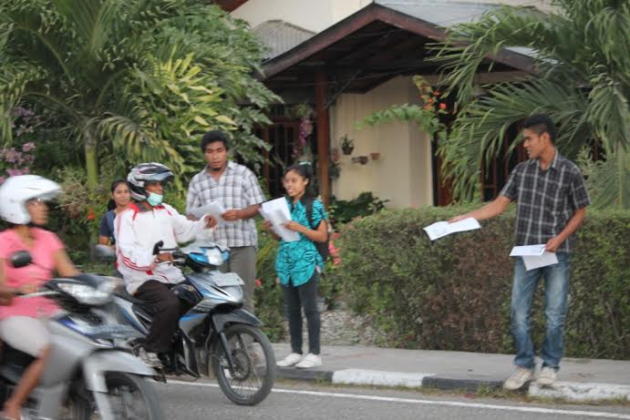 Relawan Jokowi Sosialisasi Isu Lingkungan ke Pengendara Jalan