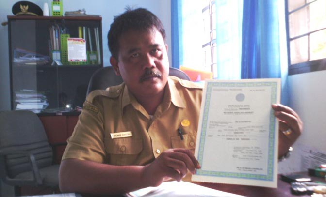 Kadis Capil Kolaka Ngambek, Tolak Sahkan Akta Kelahiran