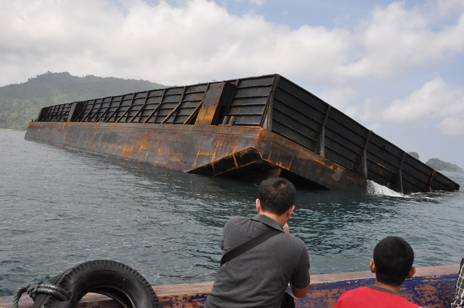 Nelayan Trenggalek Protes Pencemaran Batubara dari Kapal Tongkang