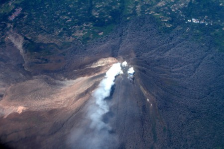 Material Bangunan Minim, Perbaikan Rumah Pengungsi Sinabung Molor