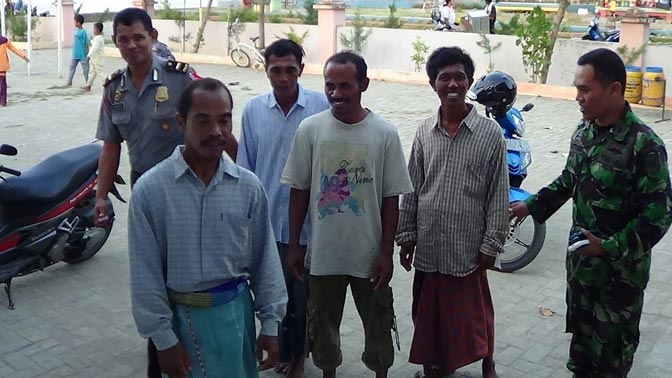 Kapal Barang Tenggelam, Dua Awak Belum Ditemukan