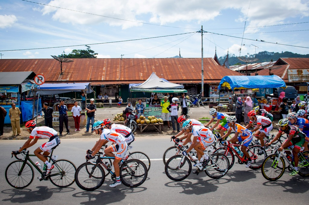 Etape 6 Tour De Singkarak 2014 Perkenalkan Pasar Tradisional Padang Panjang