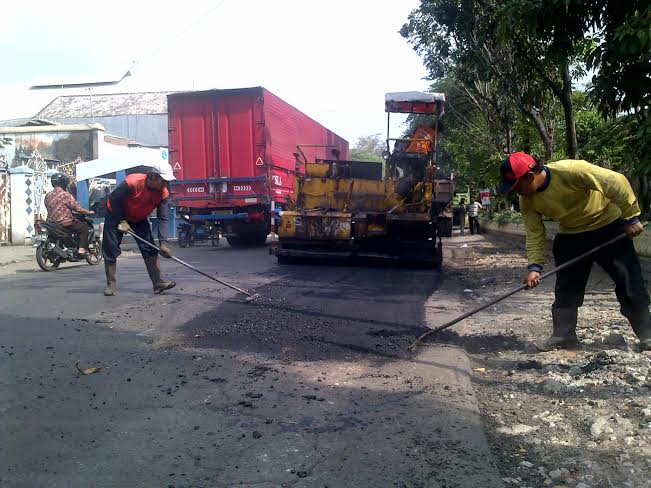 Kejar Mudik Lebaran, Perbaikan Jalan di Jombang Dikebut