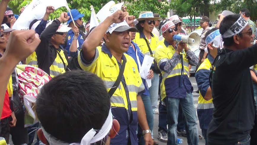 Buruh Newmont Ancam Menginap di Kantor Gubernur