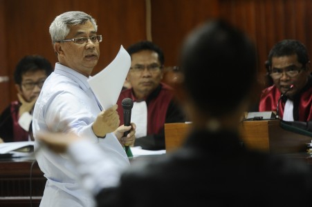 ICW Minta KPK Tak Merespon Permintaan Akil Mochtar