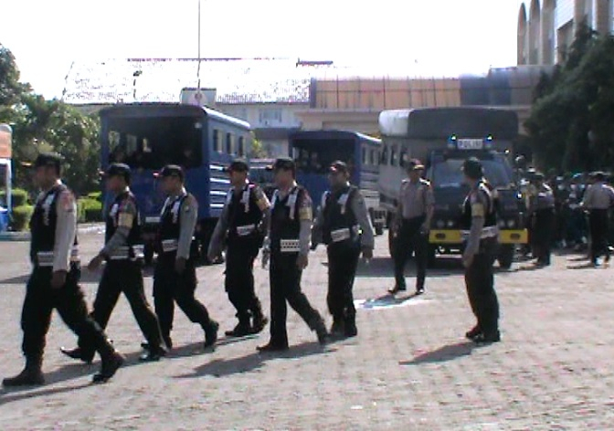 Polisi Siaga, Mensos dan Gubernur Jatim Hadiri  Deklarasi Penutupan Dolly