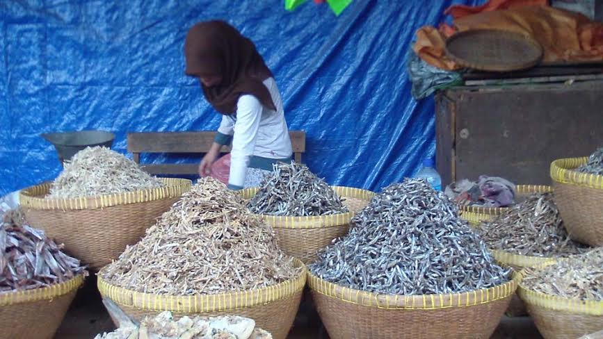 Jelang Puasa Penjual Ikan Asin Merugi
