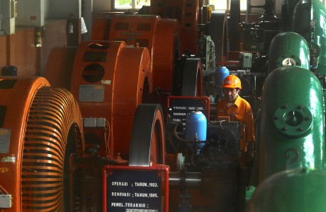 Rupiah Melemah, PLN Pangkas Pembelian BBM untuk Pembangkitnya