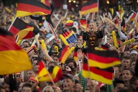 Pendukung Jerman Bertindak Rasis