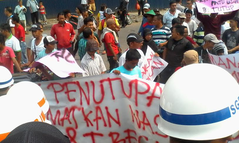 Pedagang dan Tukang Becak Mendemo Stasiun Bogor