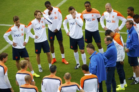 Van Gaal Kritik Kinerja Wasit