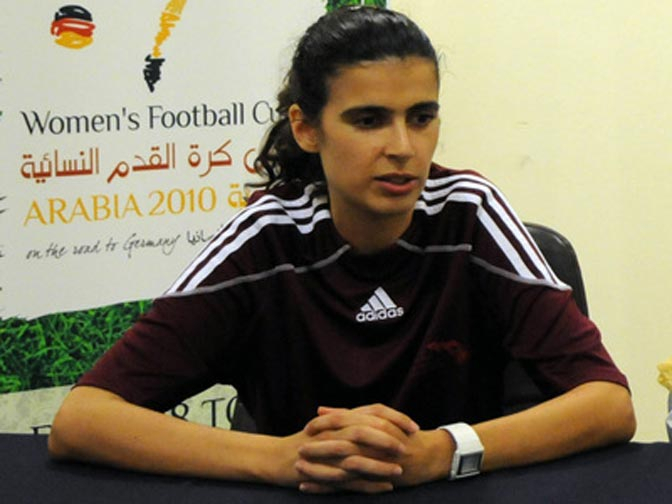 Helena Costa Batal Tangani Clermont Foot