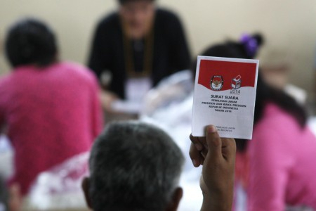 MK Tolak Gugatan Poppy Dharsono