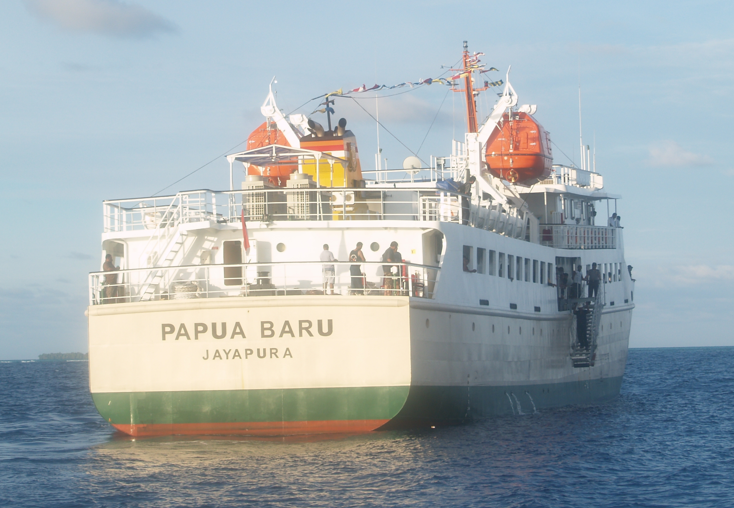 Polisi Kawal Kapal Pemudik di Pelabuhan Ketapang