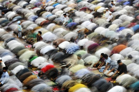 Muslim Ahmadiyah Ciamis Ramadhan di Teras Masjid