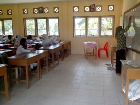 Internet Lelet, Penyaluran Uang Tunjangan Guru Molor